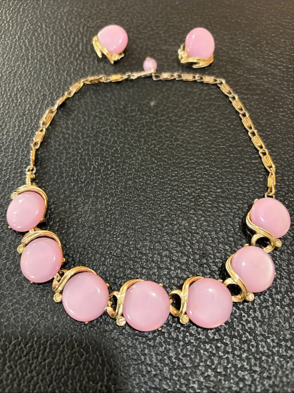 LISNER  1950 - 1960’s gold‑Tone Pink Cabochon Necklace and Earring Set